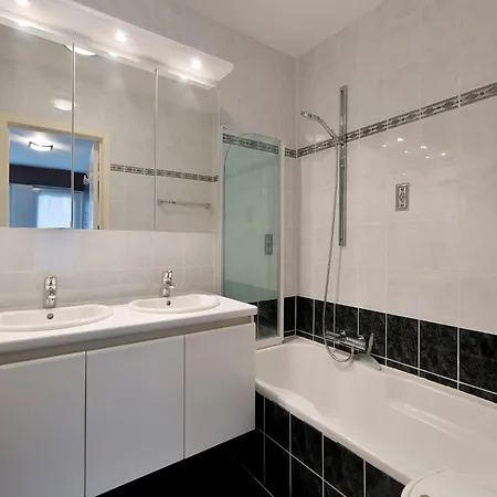 In Near The Pier 布兰肯贝赫