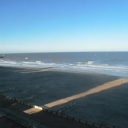 In Near The Pier 布兰肯贝赫